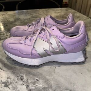 New Balance 327 in Lilac Purple